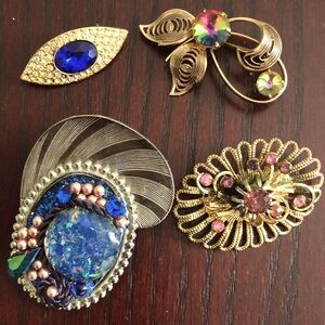 4 Vintage Brooches/ Pins